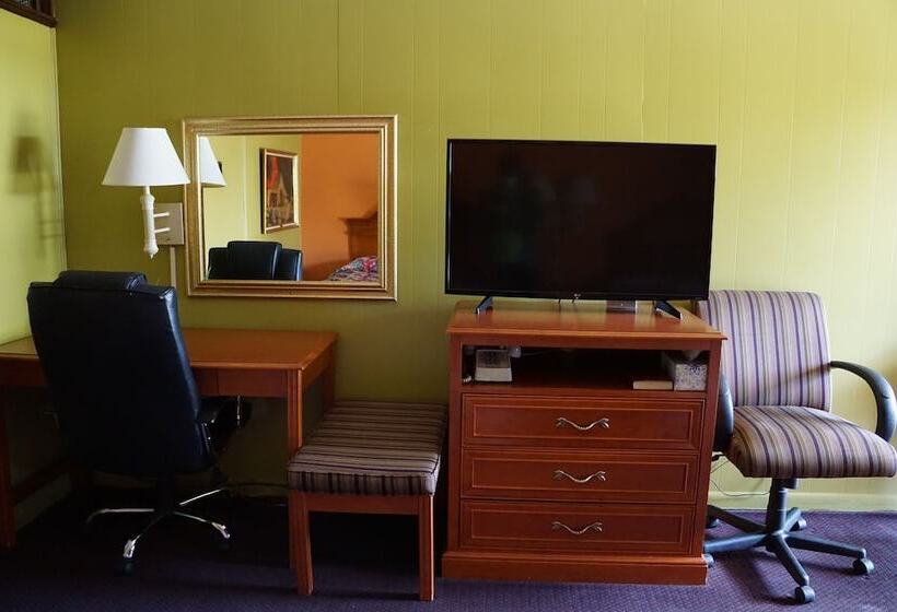 Номер Стандарт 2 Двуспальные Кровати, Lincoln Motel