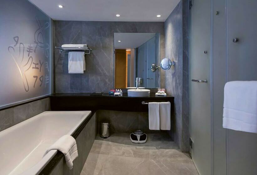 اتاق لوکس, Mövenpick Hotel Du Lac Tunis