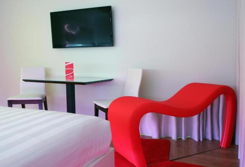 חדר סטנדרט, Silk Motel