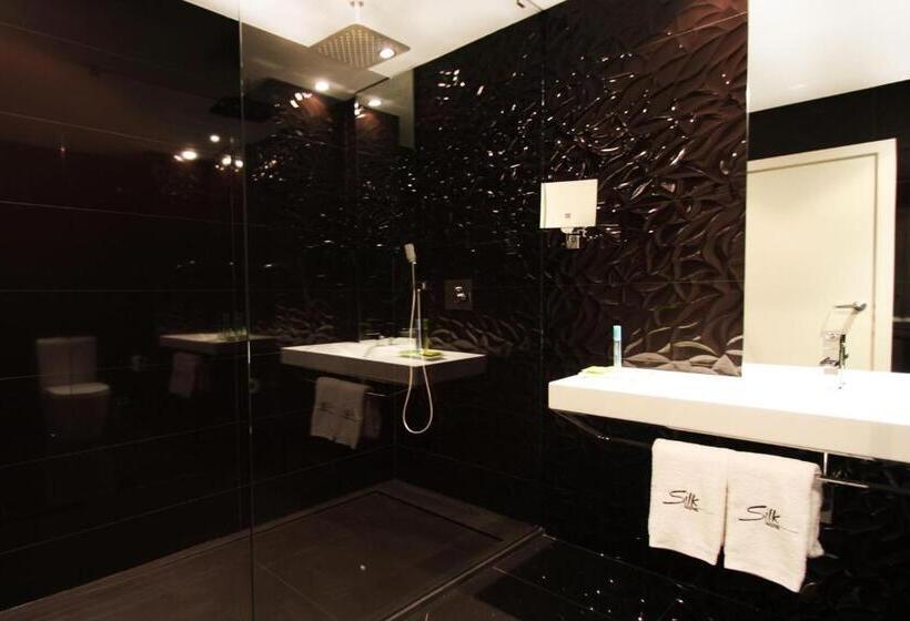 חדר סטנדרט, Silk Motel