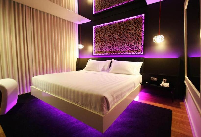 اتاق استاندارد, Silk Motel