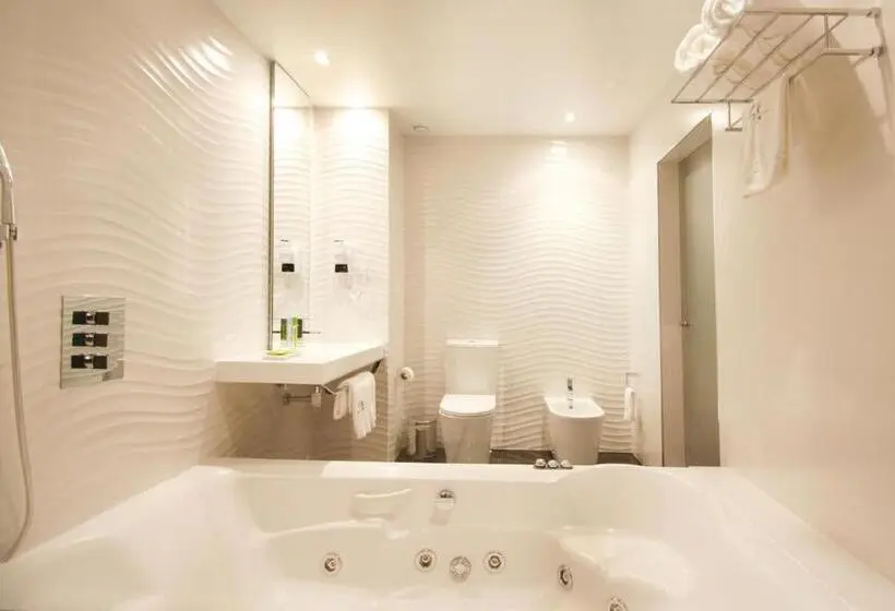 スーペリアールーム, Silk Motel