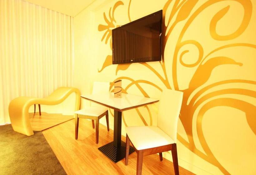 اتاق سوپریور, Silk Motel
