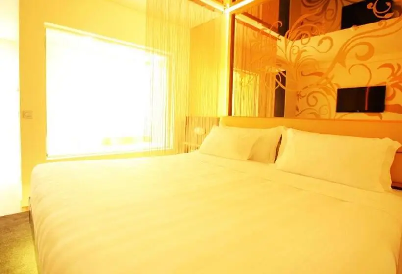 スーペリアールーム, Silk Motel