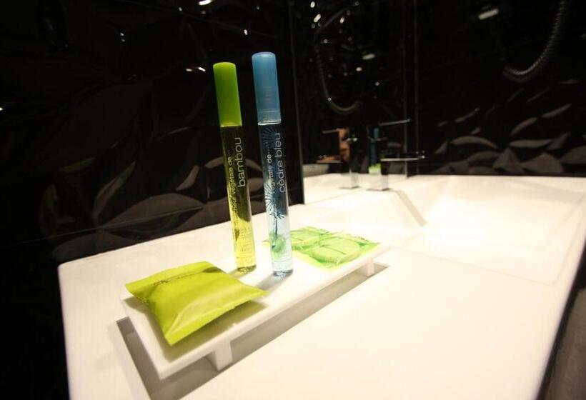 חדר סופריור, Silk Motel