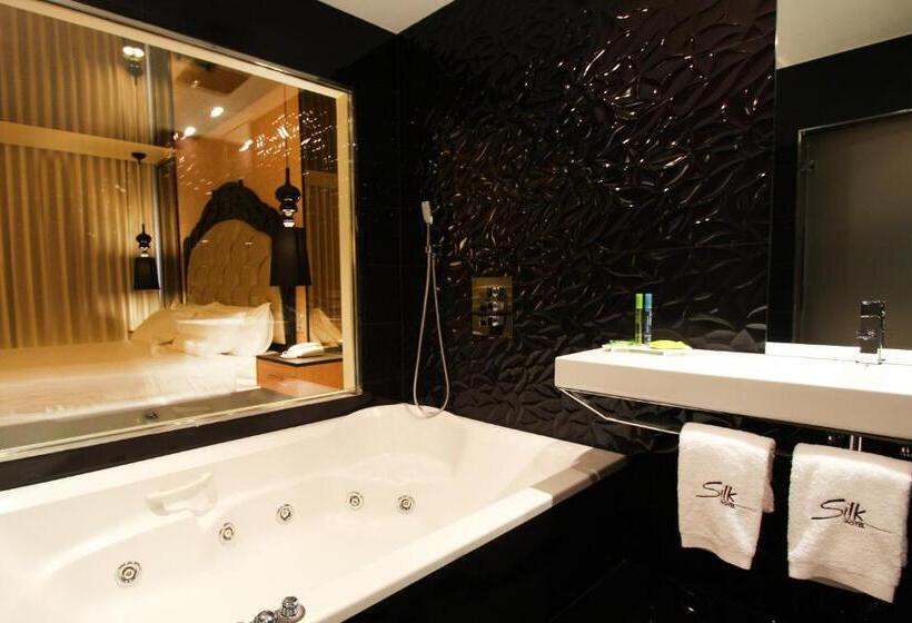 اتاق سوپریور, Silk Motel