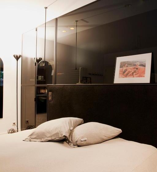 غرفة كومفورت, Logieslogees