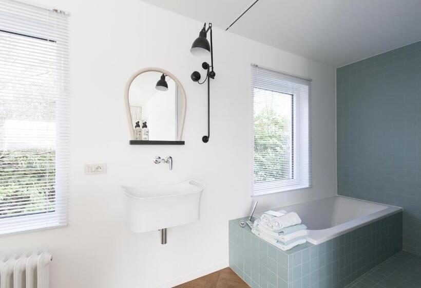 غرفة ديلوكس داخلية, Logieslogees