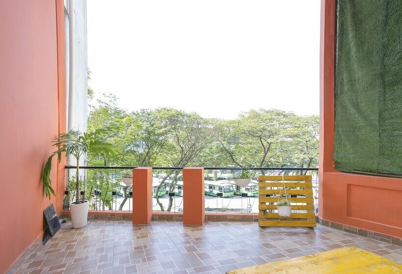 تختخواب در اتاق مشترک, Hangout Hostel Hcm