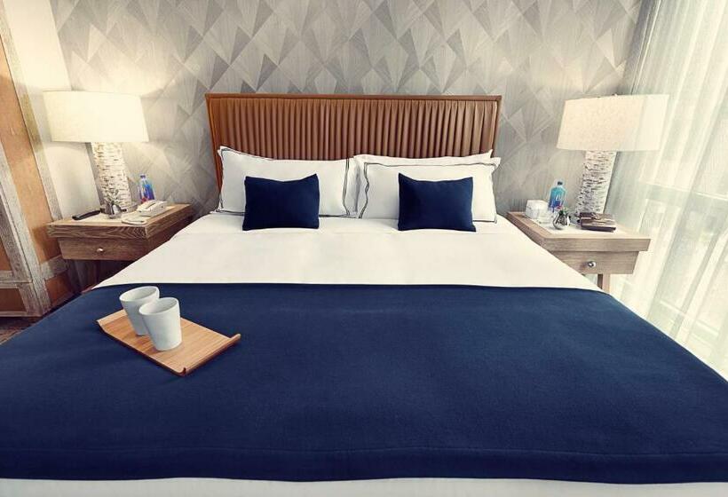 带大床的豪华间, Artezen