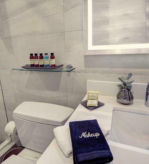 带大床的豪华间, Artezen