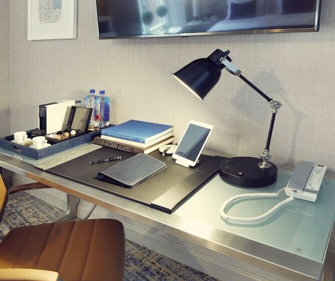 带特大床的豪华房间, Artezen