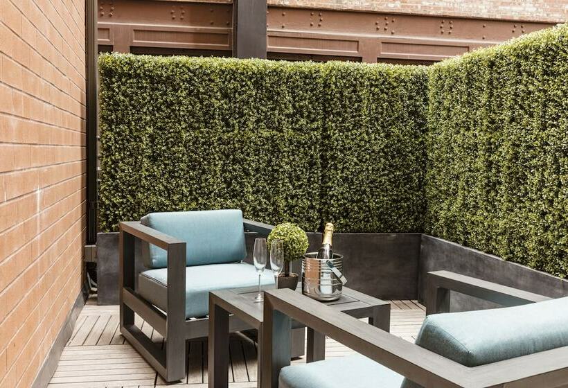 带特大床的豪华房间, Artezen