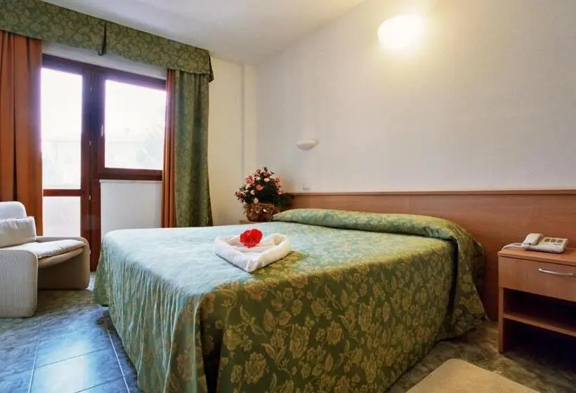 Standard-huone, La Carica