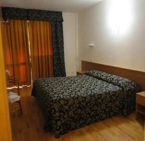 Standard-huone, La Carica