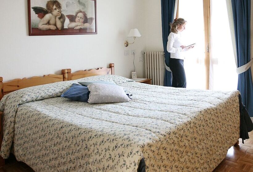 スタンダードルーム, Meuble Cima Bianca Garni