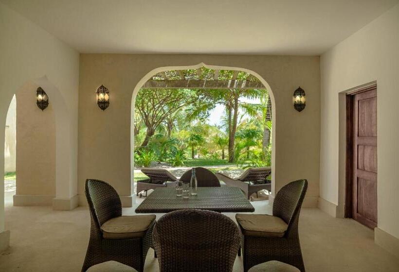 سوییت اجرایی, Swahili Beach