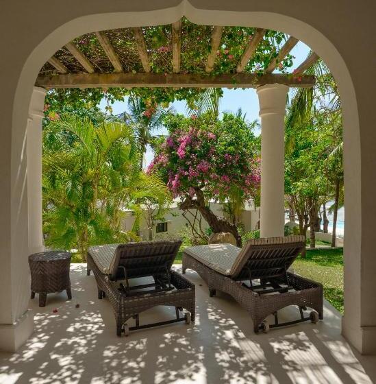 استودیوی سوپریور, Swahili Beach