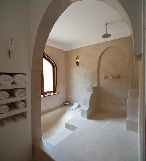 استودیوی سوپریور, Swahili Beach