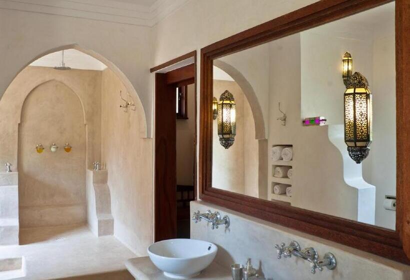 اتاق سوپریور, Swahili Beach