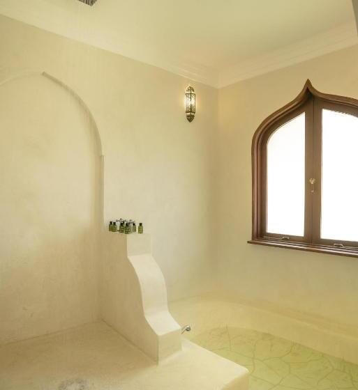 سوییت اجرایی, Swahili Beach