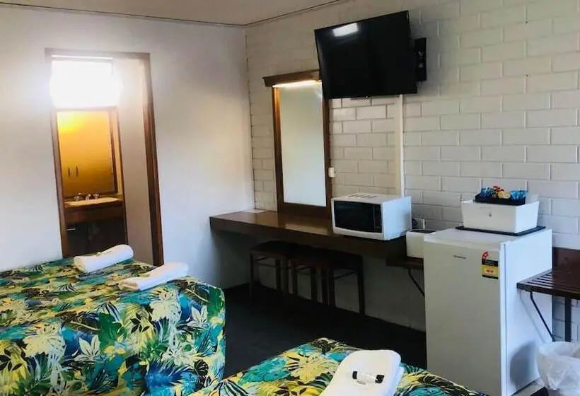ファミリールーム, Century Motor Inn
