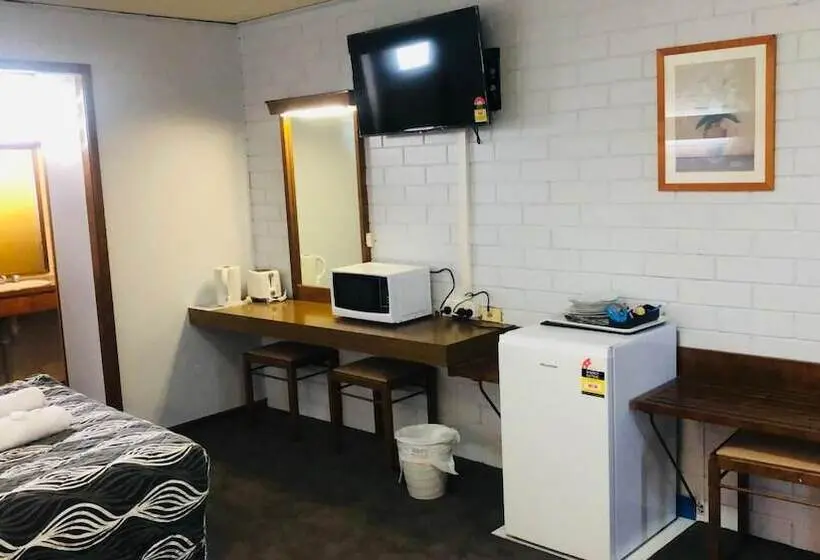 ファミリールーム, Century Motor Inn