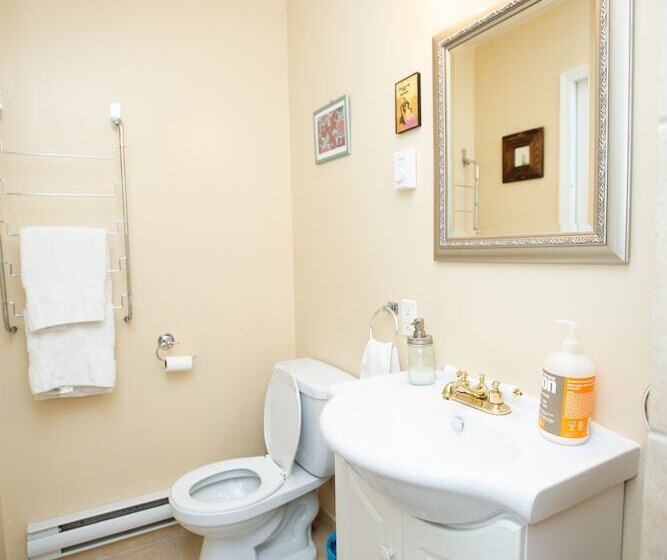 Номер Стандарт, Alpenrose Revelstoke Bed & Breakfast