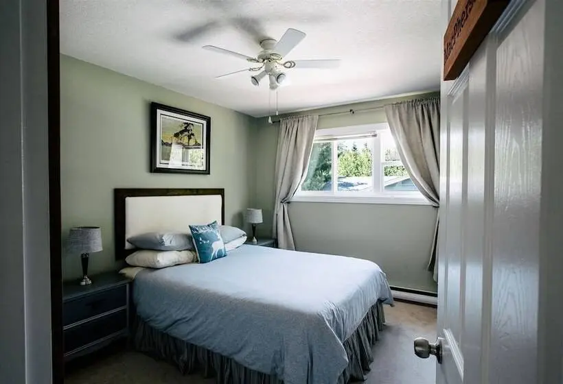 اتاق استاندارد, Alpenrose Revelstoke Bed & Breakfast