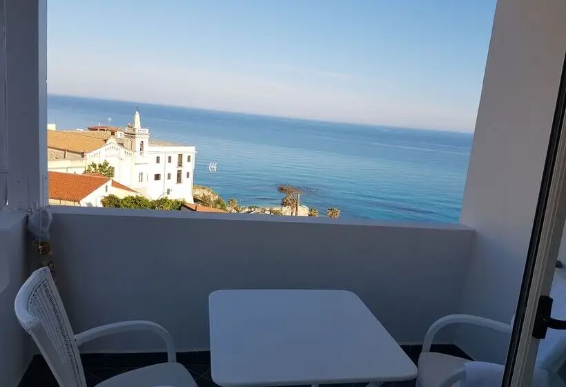 اتاق استاندارد با چشم‌انداز دریا, Tropea Boutique