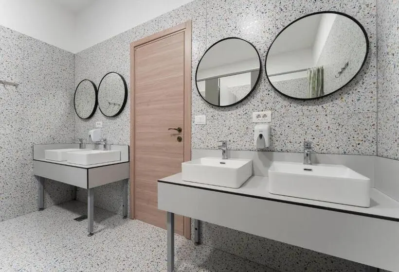 تختخواب در اتاق مشترک, Hostel Antique