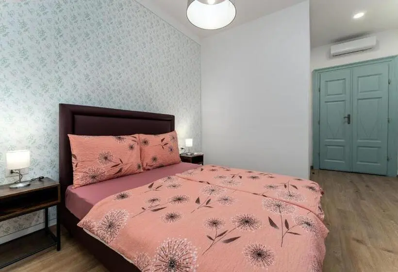 اتاق استاندارد با سرویس بهداشتی مشترک, Hostel Antique