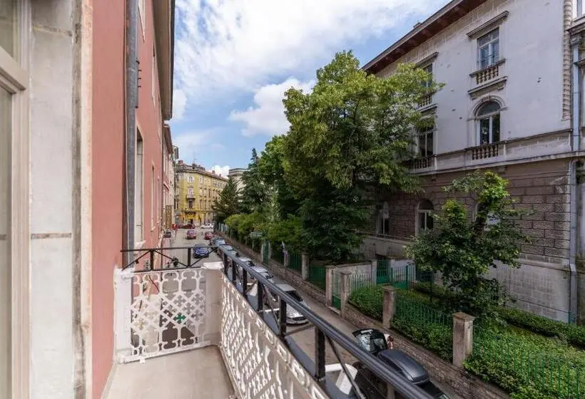 اتاق استاندارد با بالکن, Hostel Antique