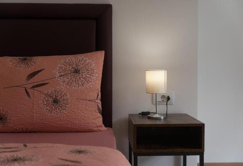 バルコニー付きスタンダードルーム, Hostel Antique