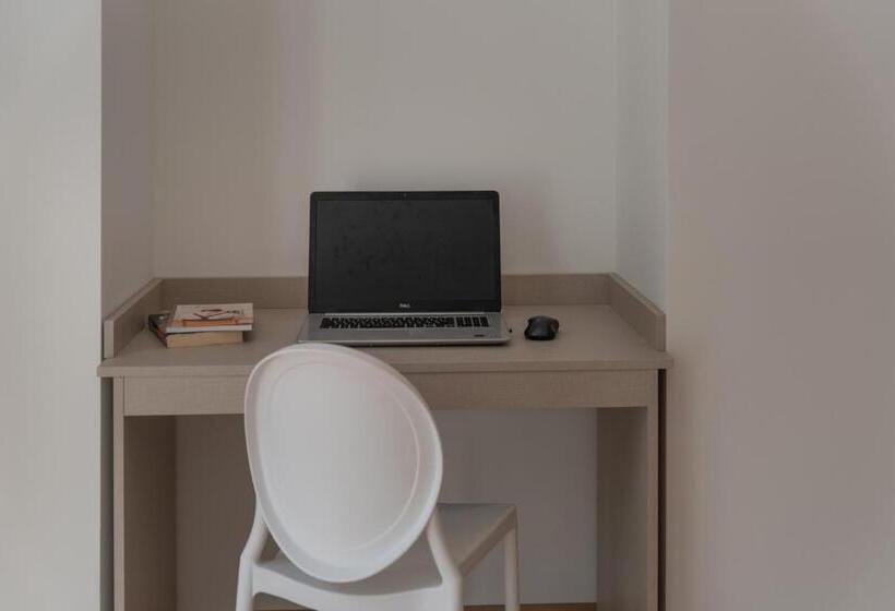 バルコニー付きスタンダードルーム, Hostel Antique