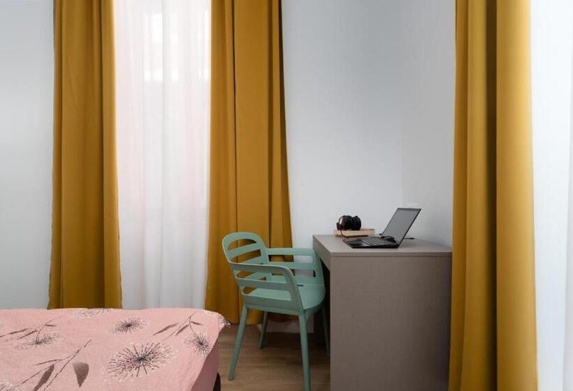 Семейный Номер Совместный Санузел, Hostel Antique