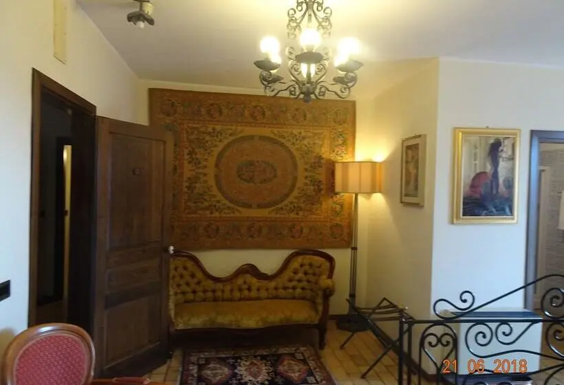 エコノミー４人部屋, Castello Di Altomonte
