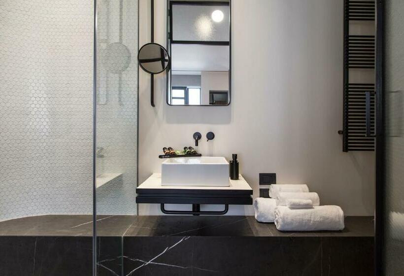 غرفة كلاسيكية, Perianth