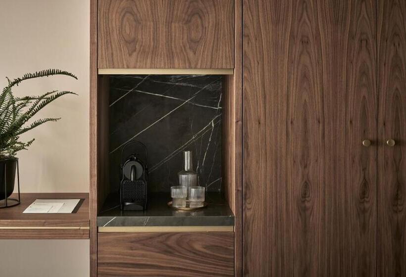 غرفة سوبيريور, Perianth