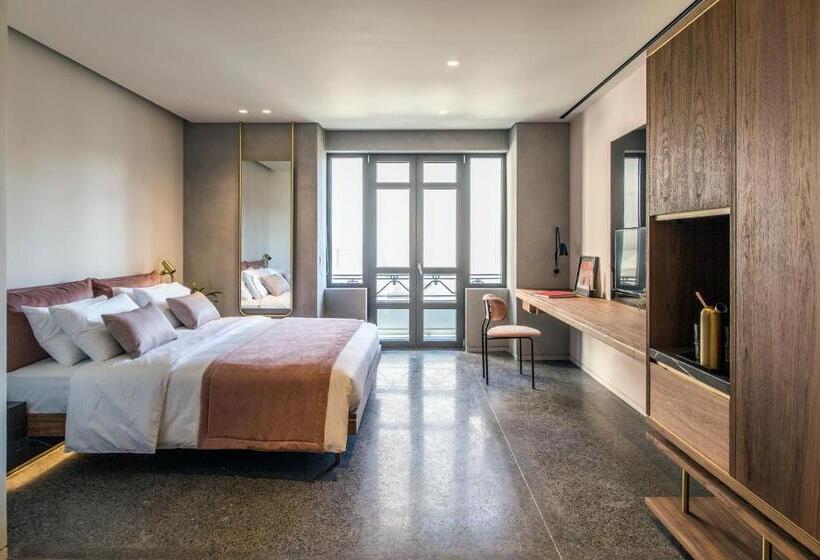 غرفة سوبيريور, Perianth