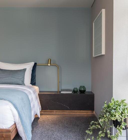 جناح جونيور, Perianth