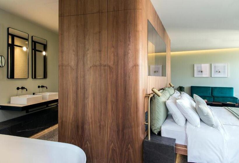 جناح ذو إطلالة, Perianth