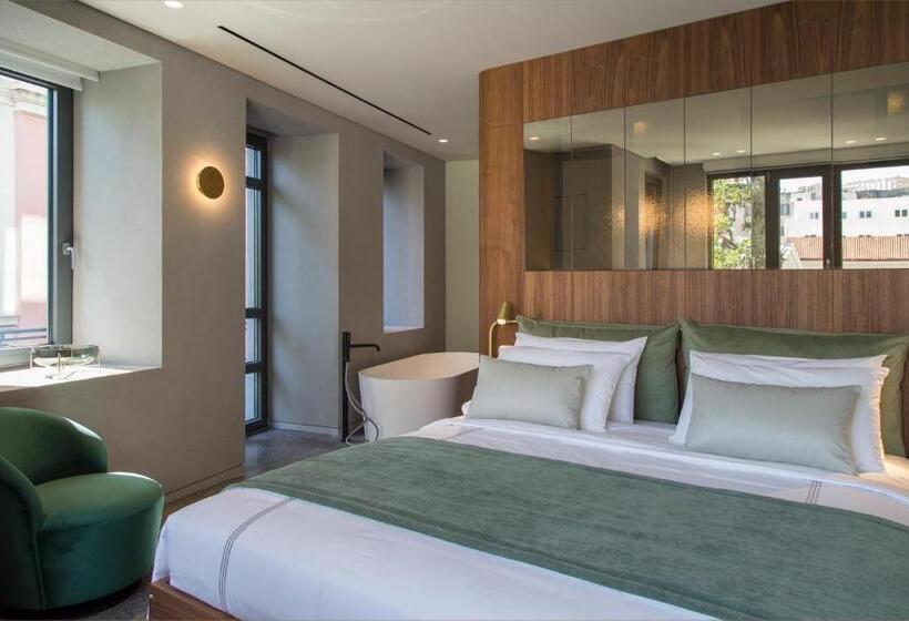 جناح ذو إطلالة, Perianth