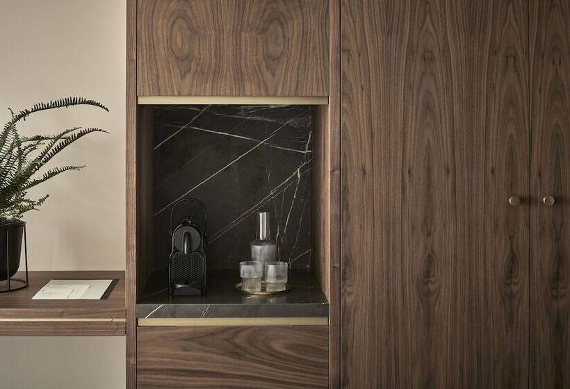 غرفة سوبيريور, Perianth