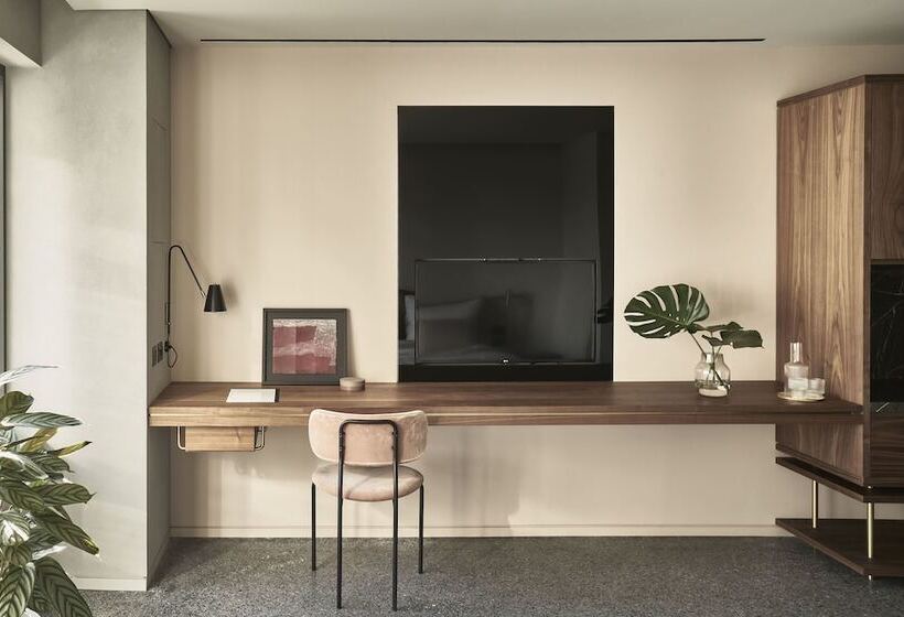 غرفة سوبيريور, Perianth