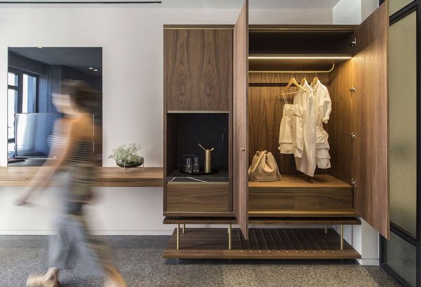 غرفة سوبيريور, Perianth