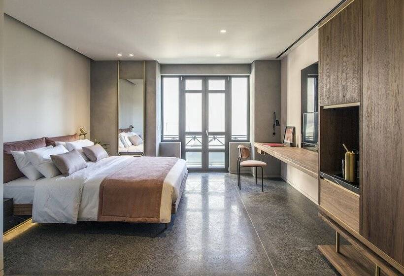 غرفة سوبيريور, Perianth