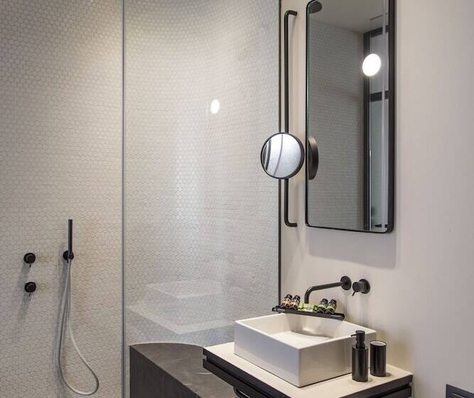 غرفة كلاسيكية, Perianth