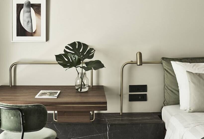 جناح جونيور, Perianth