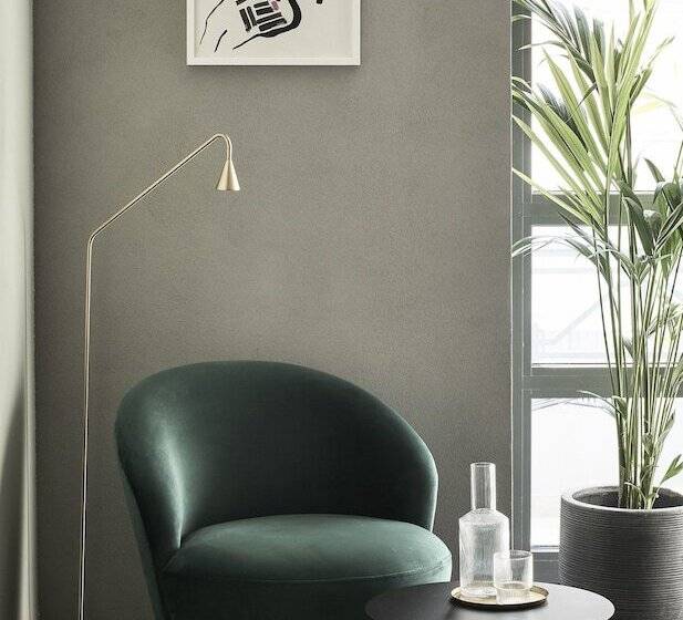 جناح جونيور, Perianth